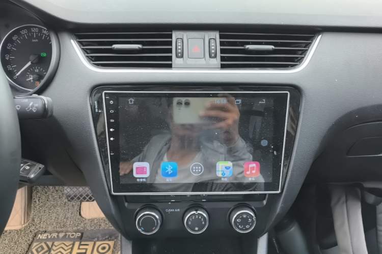 Used Skoda Octavia 2017 1.6L Automatic Smart Drive Edition Audio And AC Panel