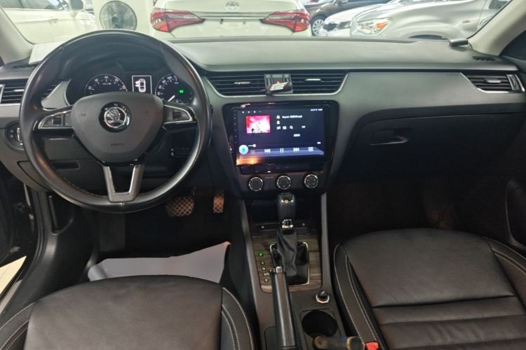 Used Skoda Octavia 2017 1.6L Automatic Smart Drive Edition Center Console