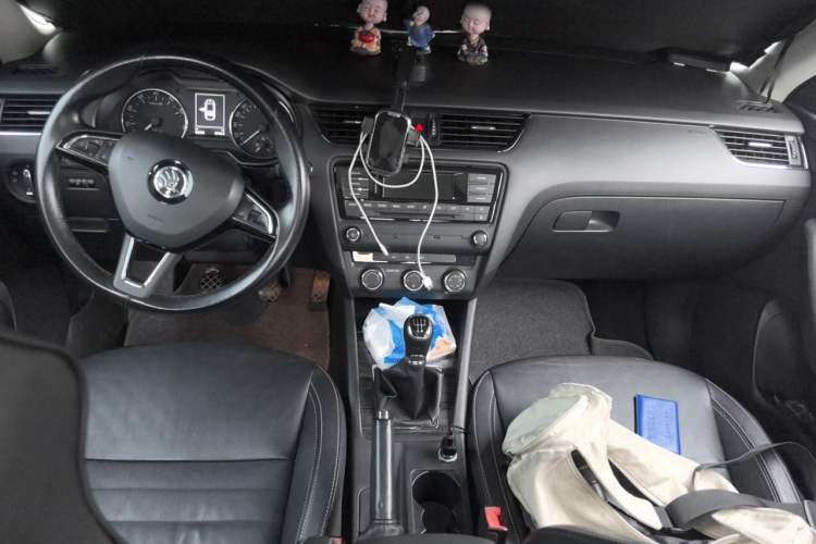 Used Skoda Octavia 2017 1.6L Manual Smart Drive Edition Center Console