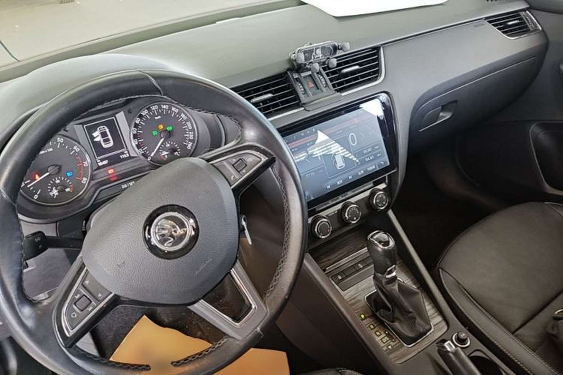 Used Skoda Octavia 2017 1.6L Automatic Smart Drive Edition Center Console