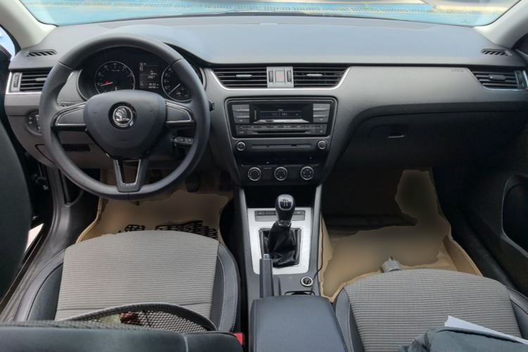 Used Skoda Octavia 2017 1.6L Manual Trend Edition Center Console