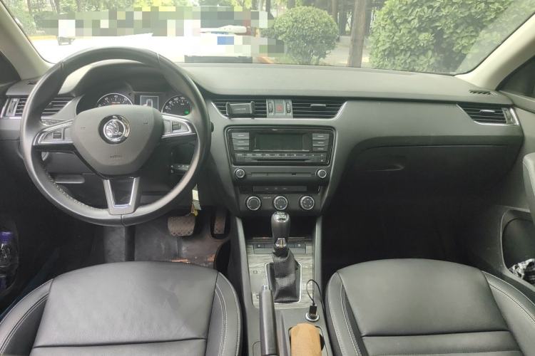 Used Skoda Octavia 2017 TSI280 DSG Smart Drive Edition Center Console