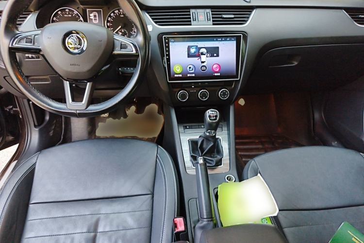 Used Skoda Octavia 2017 1.6L Manual Smart Drive Edition Center Console
