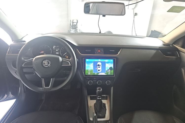 Used Skoda Octavia 2017 1.6L Automatic Chuanxing Edition Center Console