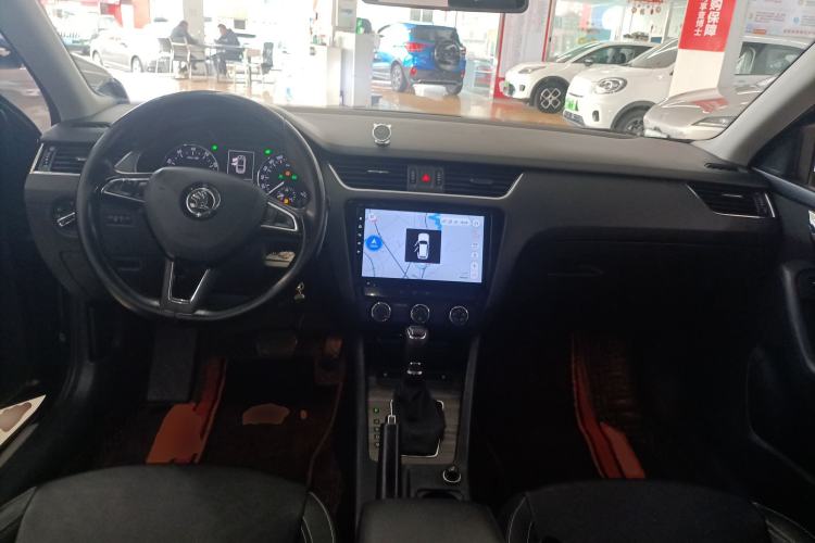 Used Skoda Octavia 2017 1.6L Automatic Smart Drive Edition Center Console