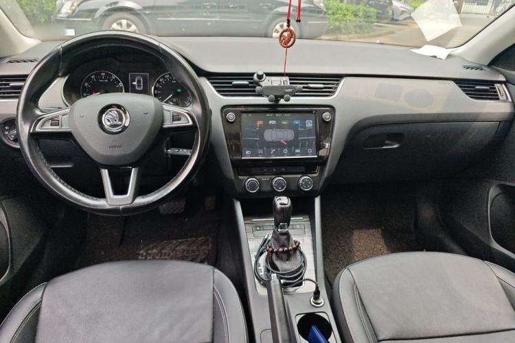 Used Skoda Octavia 2017 1.6L Automatic Smart Drive Edition Center Console