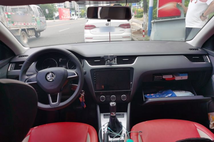 Used Skoda Octavia 2017 1.6L Automatic Chuanxing Edition Center Console