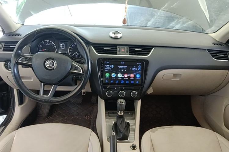 Used Skoda Octavia 2017 1.6L Automatic Smart Drive Edition Center Console