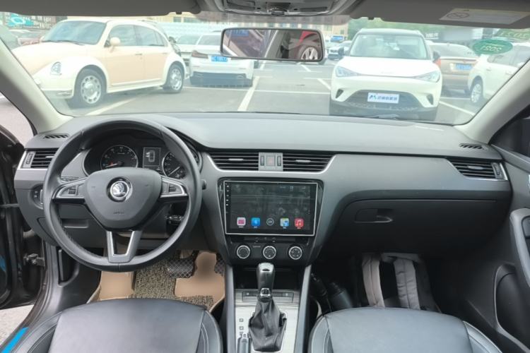 Used Skoda Octavia 2017 1.6L Automatic Smart Drive Edition Center Console
