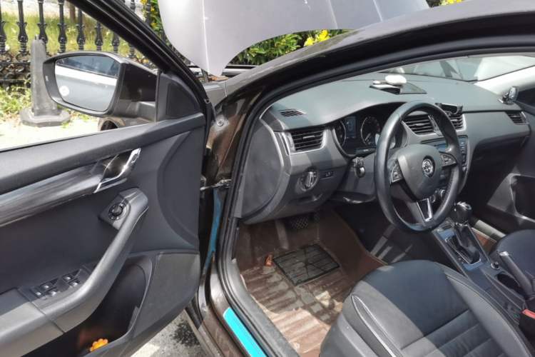 Used Skoda Octavia 2017 1.6L Automatic Smart Drive Edition Driver Seat