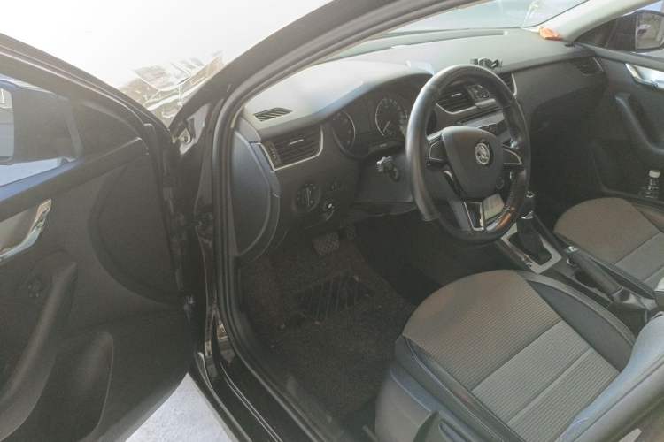 Used Skoda Octavia 2017 1.6L Automatic Chuanxing Edition Driver Seat