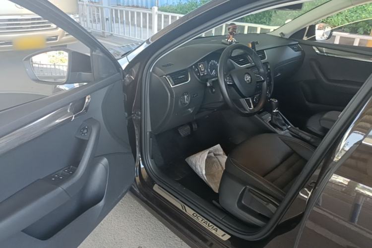 Used Skoda Octavia 2017 1.6L Automatic Smart Drive Edition Driver Seat