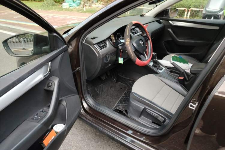 Used Skoda Octavia 2017 1.6L Automatic Chuanxing Edition Driver Seat