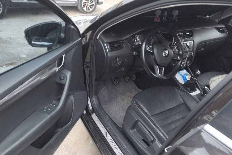 Used Skoda Octavia 2017 1.6L Manual Smart Drive Edition Driver Seat