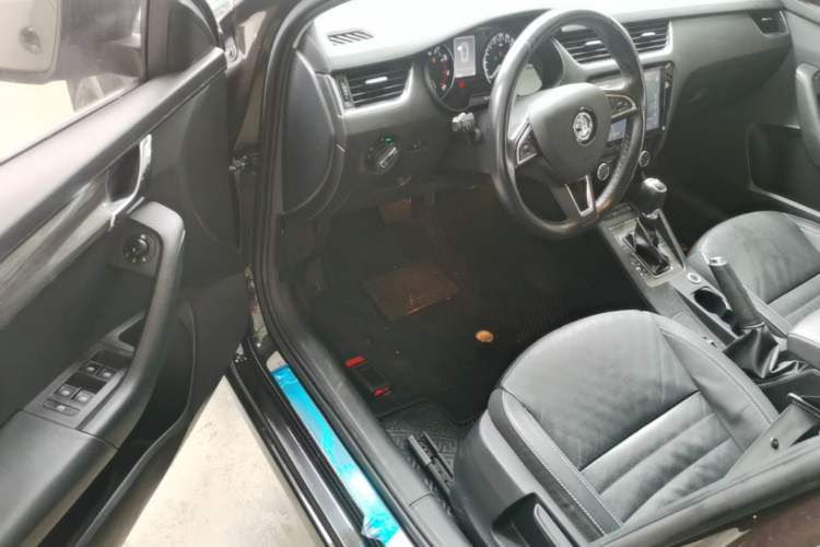 Used Skoda Octavia 2017 1.6L Automatic Smart Drive Edition Driver Seat