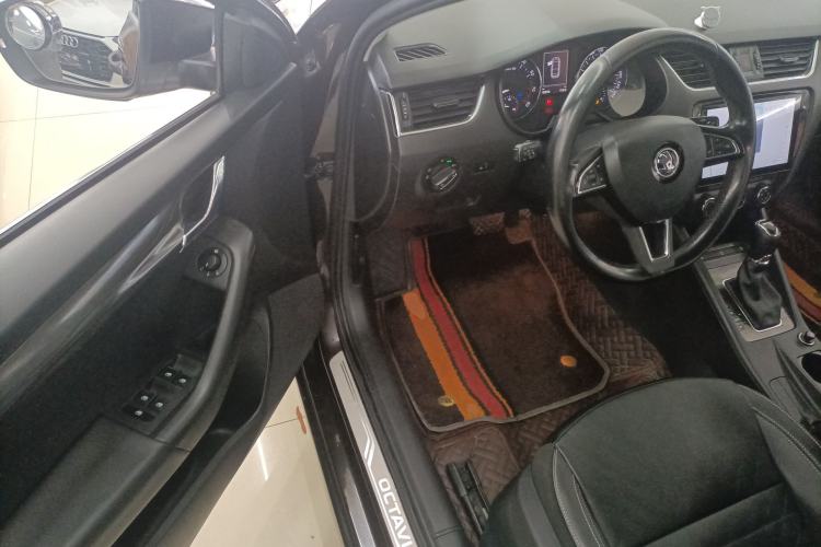 Used Skoda Octavia 2017 1.6L Automatic Smart Drive Edition Driver Seat