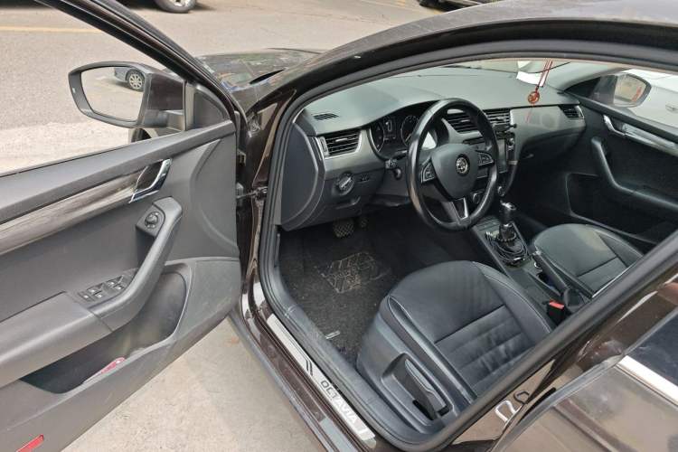 Used Skoda Octavia 2017 1.6L Automatic Smart Drive Edition Driver Seat