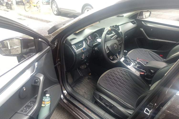 Used Skoda Octavia 2017 1.6L Automatic Chuanxing Edition Driver Seat