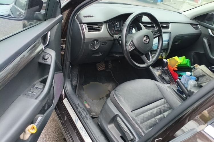 Used Skoda Octavia 2017 1.6L Automatic Smart Drive Edition Driver Seat