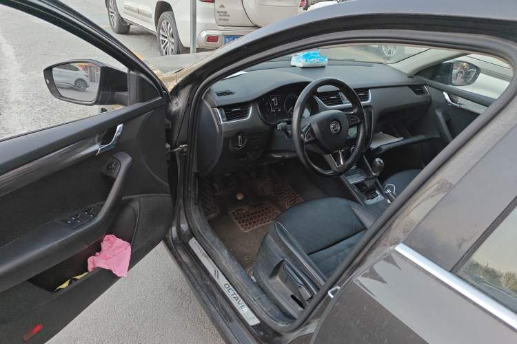 Used Skoda Octavia 2017 1.6L Manual Smart Drive Edition Driver Seat