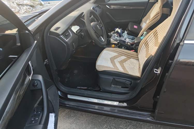 Used Skoda Octavia 2017 1.6L Manual Smart Drive Edition Driver Seat