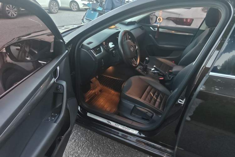 Used Skoda Octavia 2017 1.6L Automatic Smart Drive Edition Driver Seat
