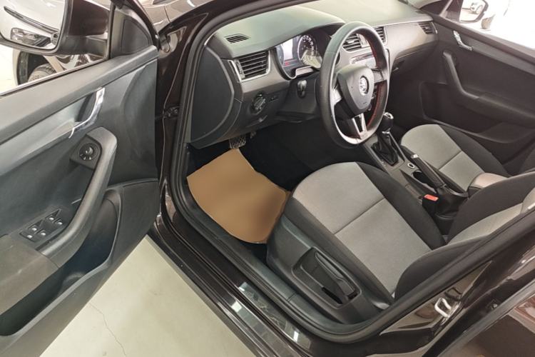 Used Skoda Octavia 2017 Classic Model 1.6L Automatic Comfort Edition Driver Seat