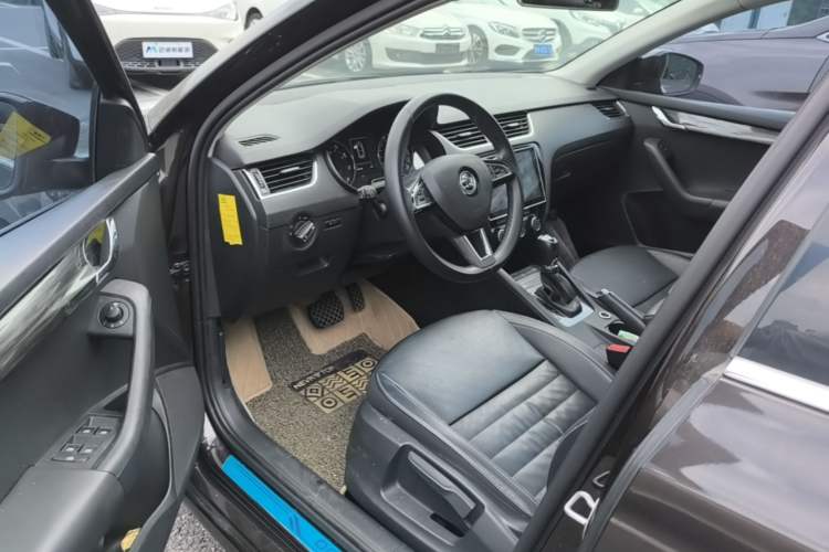 Used Skoda Octavia 2017 1.6L Automatic Smart Drive Edition Driver Seat