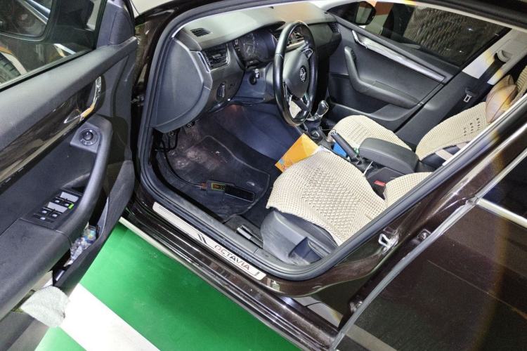 Used Skoda Octavia 2017 1.6L Manual Smart Drive Edition Driver Seat