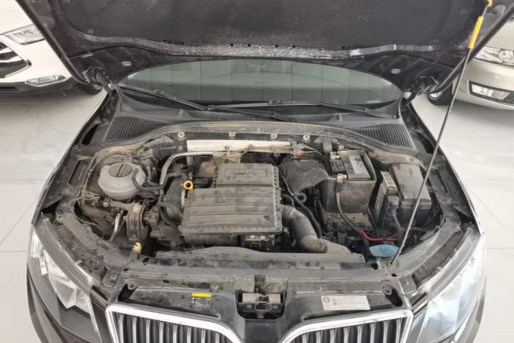 Used Skoda Octavia 2017 1.6L Automatic Chuanxing Edition Engine Bay