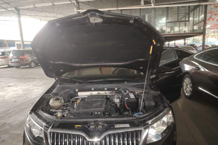 Used Skoda Octavia 2017 1.6L Automatic Smart Drive Edition Engine Bay