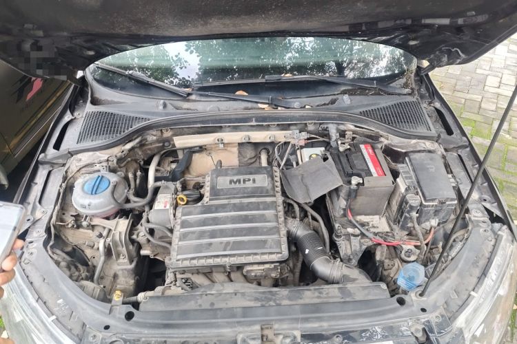 Used Skoda Octavia 2017 1.6L Manual Front-Wheel-Drive Version Engine Bay