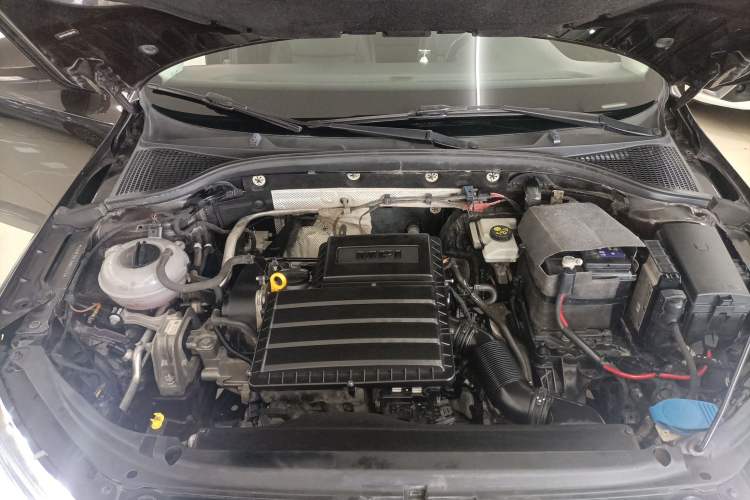 Used Skoda Octavia 2017 1.6L Automatic Smart Drive Edition Engine Bay