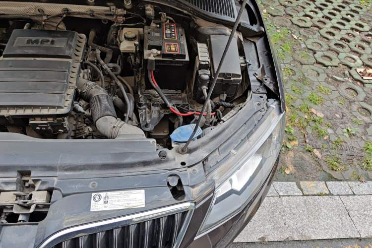 Used Skoda Octavia 2017 1.6L Automatic Smart Drive Edition Engine Bay Left