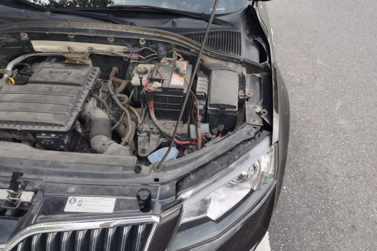 Used Skoda Octavia 2017 1.6L Automatic Chuanxing Edition Engine Bay Left
