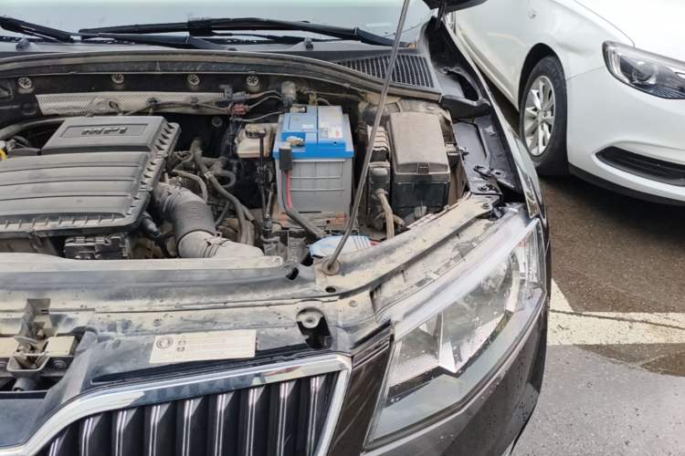 Used Skoda Octavia 2017 1.6L Automatic Smart Drive Edition Engine Bay Left