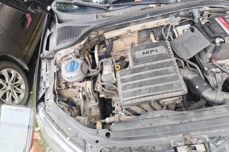 Used Skoda Octavia 2017 1.6L Manual Front-Wheel-Drive Version Engine Bay Right