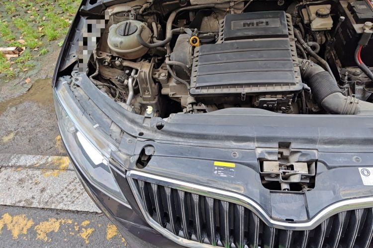 Used Skoda Octavia 2017 1.6L Automatic Smart Drive Edition Engine Bay Right