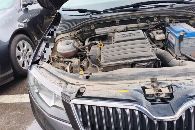 Used Skoda Octavia 2017 1.6L Automatic Smart Drive Edition Engine Bay Right