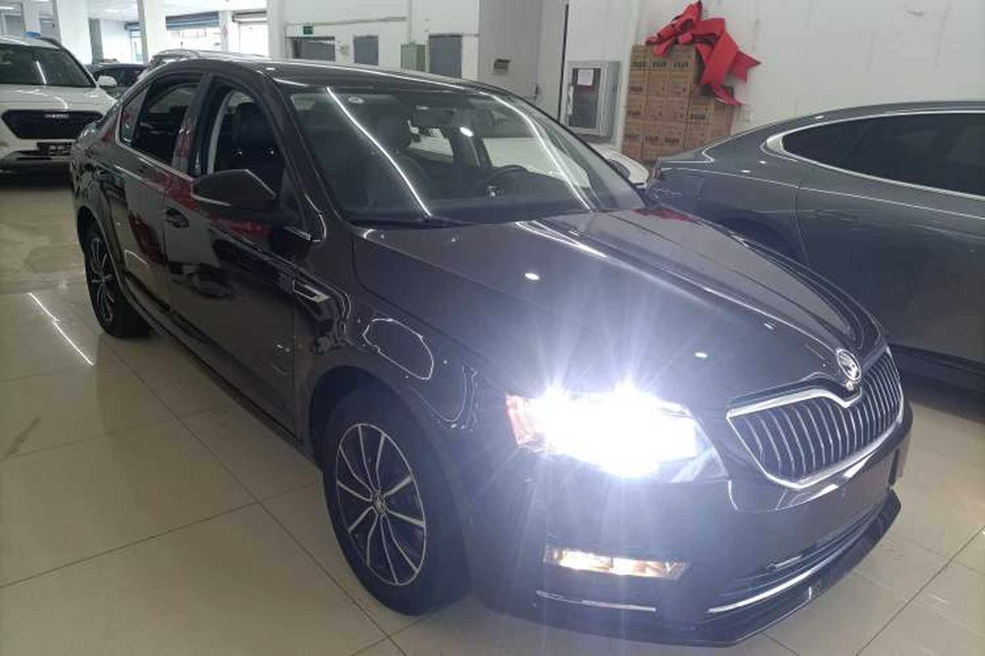 Used Skoda Octavia 2017 1.6L Automatic Smart Drive Edition Exterior 1