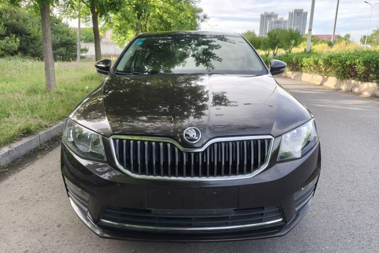 Used Skoda Octavia 2017 1.6L Manual Trend Edition Exterior 2