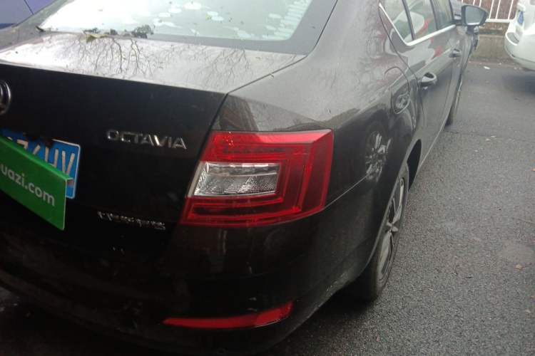 Used Skoda Octavia 2017 Classic Model 1.6L Automatic Comfort Edition Exterior 3