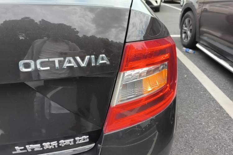 Used Skoda Octavia 2017 1.6L Automatic Smart Drive Edition Exterior 3