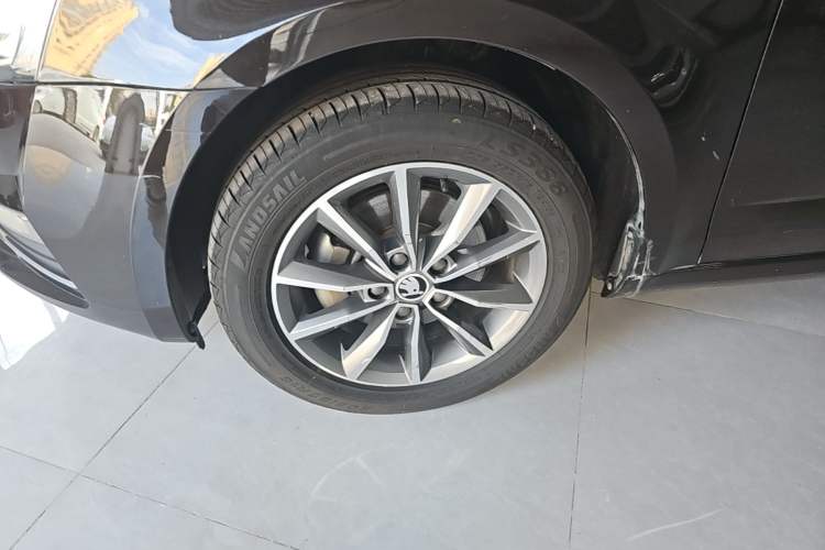 Used Skoda Octavia 2017 1.6L Automatic Chuanxing Edition Exterior 4