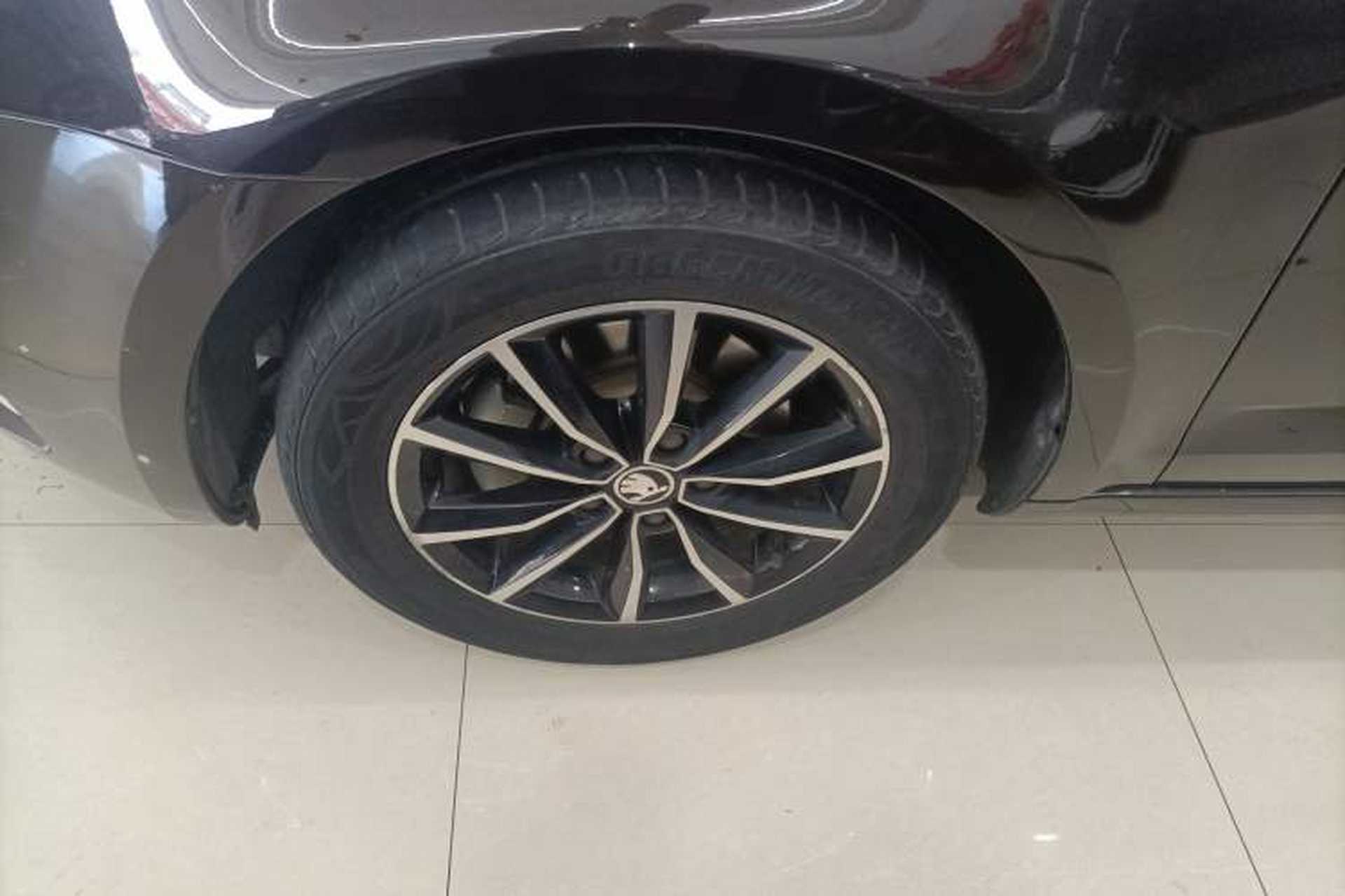 Used Skoda Octavia 2017 1.6L Automatic Smart Drive Edition Exterior 4