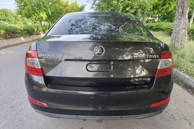 Used Skoda Octavia 2017 1.6L Manual Trend Edition Exterior 4