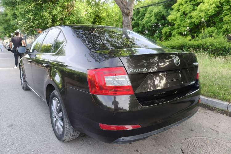 Used Skoda Octavia 2017 1.6L Manual Trend Edition Exterior 5