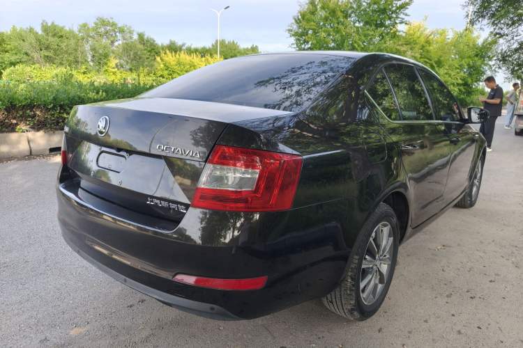 Used Skoda Octavia 2017 1.6L Manual Trend Edition Exterior 6
