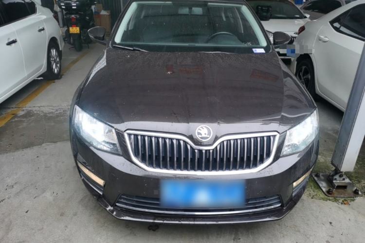 Used Skoda Octavia 2017 1.6L Automatic Smart Drive Edition Front