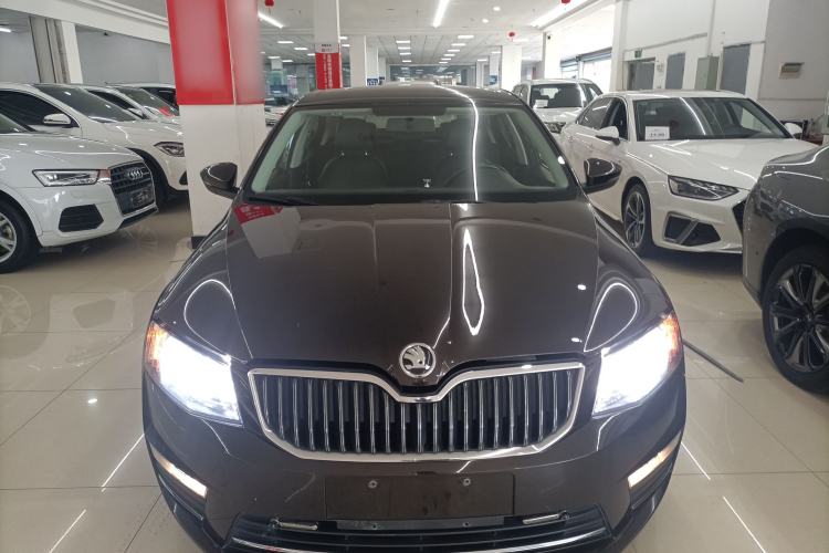 Used Skoda Octavia 2017 1.6L Automatic Smart Drive Edition Front